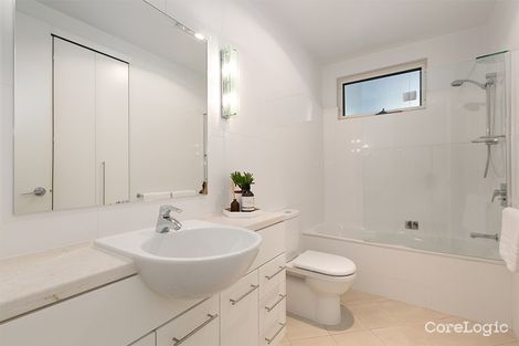 Property photo of 11/88 Lockerbie Street Kangaroo Point QLD 4169