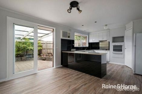 Property photo of 3 Giles Court Cranbourne North VIC 3977