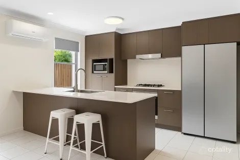 Property photo of 4/1 Belongil Street Pacific Pines QLD 4211