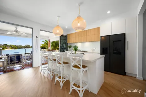 Property photo of 20 Doeblien Drive South Stradbroke QLD 4216