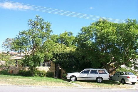 8 Danzil St, Willagee, WA 6156