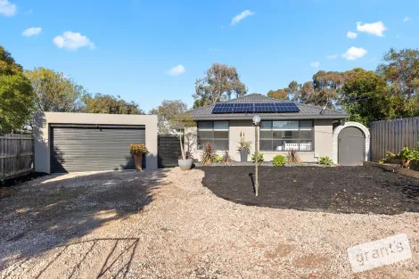 Property photo of 5 Patio Court Narre Warren VIC 3805