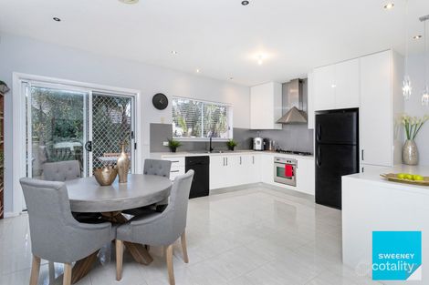 Property photo of 34 Clarendon Wynd Caroline Springs VIC 3023
