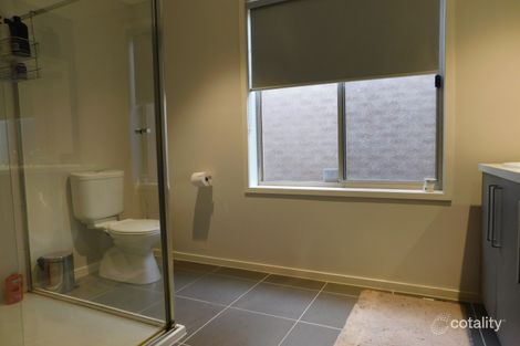 Property photo of 18 Pipit Circuit South Morang VIC 3752