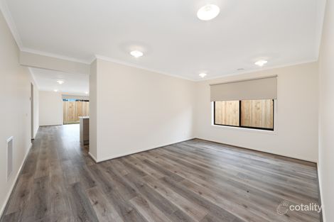 Property photo of 27 Beatrix Circuit Officer VIC 3809