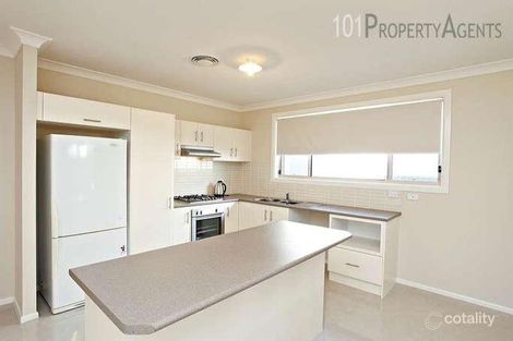 Property photo of 19 Wiseman Circuit Ropes Crossing NSW 2760