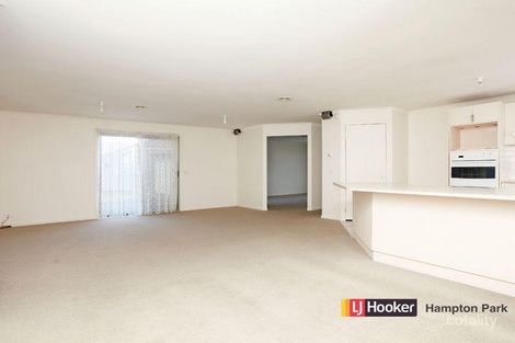 Property photo of 22 Manatoka Crescent Hampton Park VIC 3976