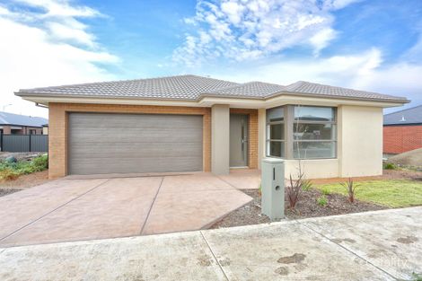 Property photo of 21 Hollyhock Road Craigieburn VIC 3064