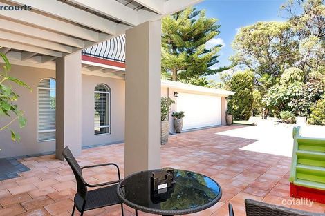 Property photo of 25 Mawson Crescent Hillarys WA 6025