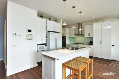 Property photo of 8 Lakeside Crescent Maribyrnong VIC 3032