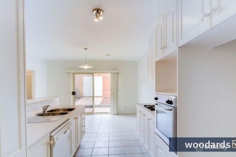 4 Illowra Walk, Blackburn South, VIC 3130