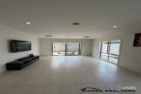 Property photo of 5 Spinebill Court Pakenham VIC 3810