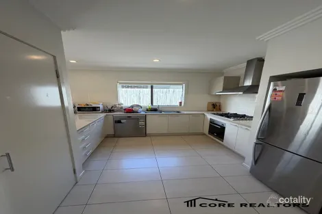 Property photo of 5 Spinebill Court Pakenham VIC 3810