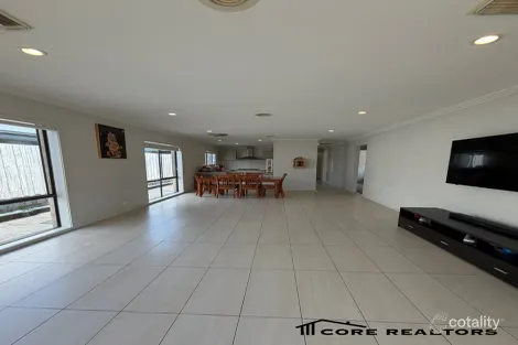 Property photo of 5 Spinebill Court Pakenham VIC 3810