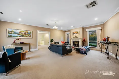 Property photo of 14 Jeanette Maree Court Kilsyth VIC 3137