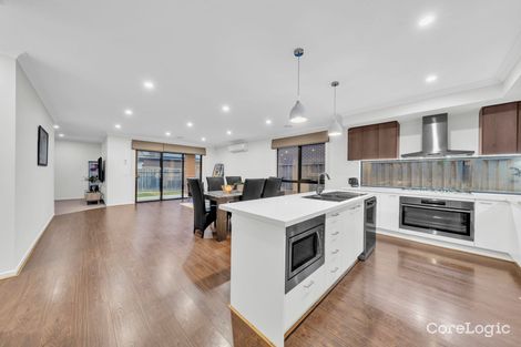 Property photo of 28 Wheelers Park Drive Cranbourne North VIC 3977