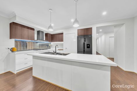 Property photo of 28 Wheelers Park Drive Cranbourne North VIC 3977