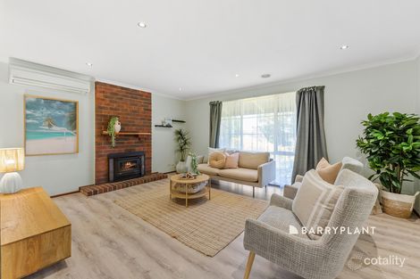 Property photo of 10 McInnes Court Pakenham VIC 3810