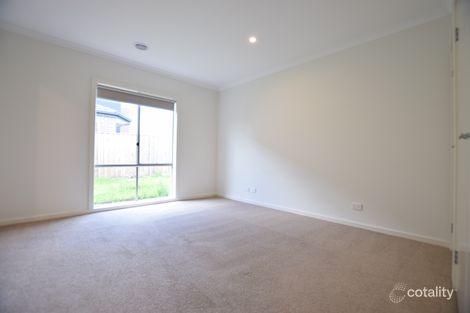 Property photo of 10 Benedore Way Cranbourne North VIC 3977