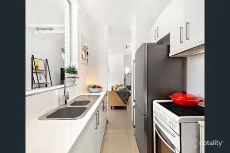 Property photo of 12/70 Cliff Road Wollongong NSW 2500