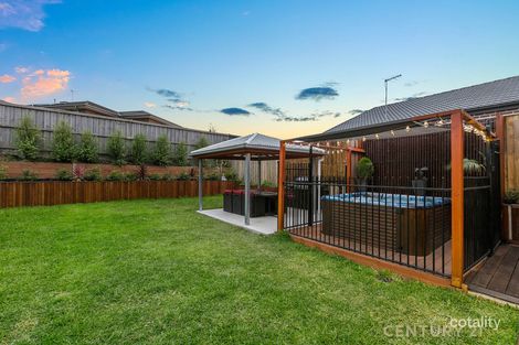 Property photo of 82 Grandvue Boulevard Pakenham VIC 3810
