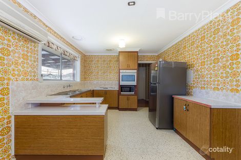 Property photo of 3 Chestnut Drive St Albans VIC 3021