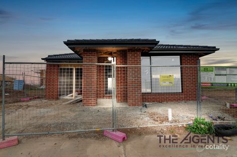 Property photo of 19 Nattarak Avenue Werribee VIC 3030