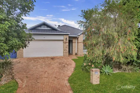 Property photo of 19 Elmhurst Crescent Flinders View QLD 4305