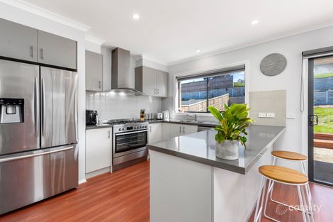 Property photo of 48 Meadowlea Crescent Pakenham VIC 3810