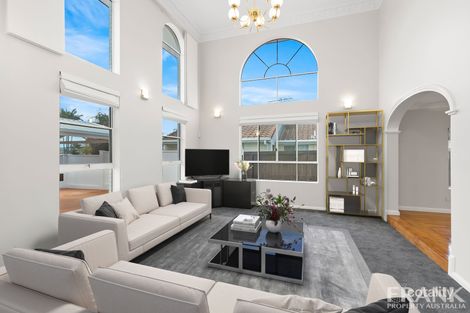 Property photo of 5 Trafalgar Place Carindale QLD 4152