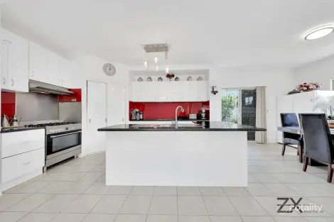 Property photo of 13 Green Hill Place Craigieburn VIC 3064