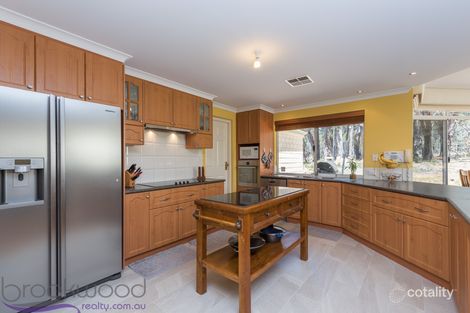 Property photo of 6 Nardini Place Sawyers Valley WA 6074