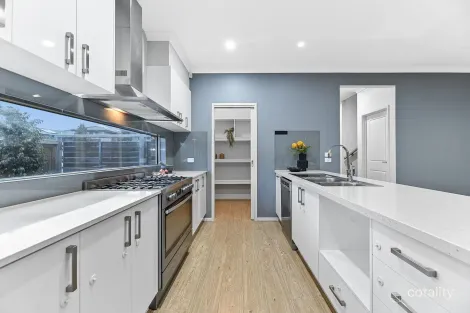 Property photo of 22 Fernleaf Avenue Keysborough VIC 3173
