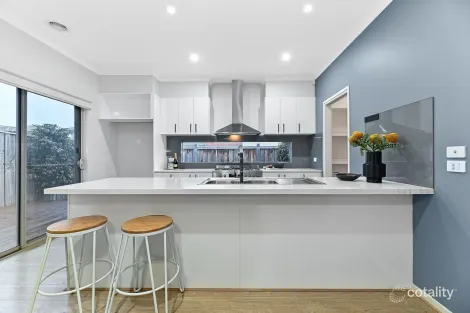 Property photo of 22 Fernleaf Avenue Keysborough VIC 3173