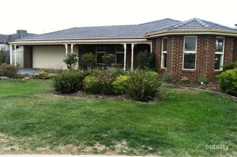 Property photo of 10 William Circuit Caroline Springs VIC 3023