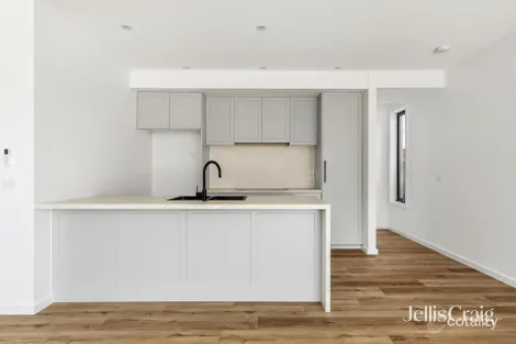 10 Harrison Lane, Kingsville, VIC 3012