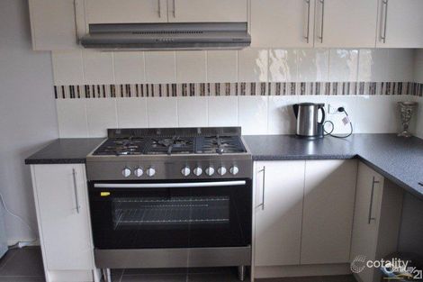 Property photo of 30 Kingsfield Crescent Lynbrook VIC 3975