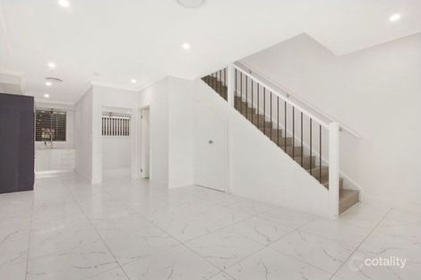 Property photo of 2/27 Carinya Road Girraween NSW 2145