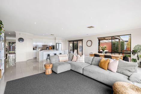 Property photo of 10 Silkwood Close Highton VIC 3216