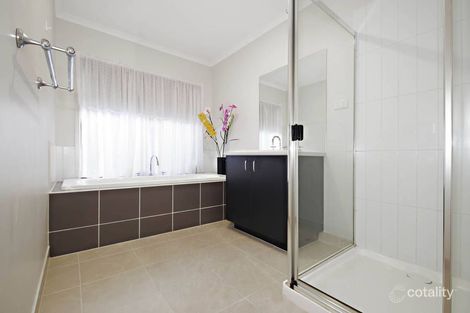 Property photo of 31 Chifley Circuit Burnside Heights VIC 3023