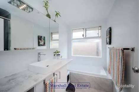 5 Berlin Dr, Wanneroo, WA 6065