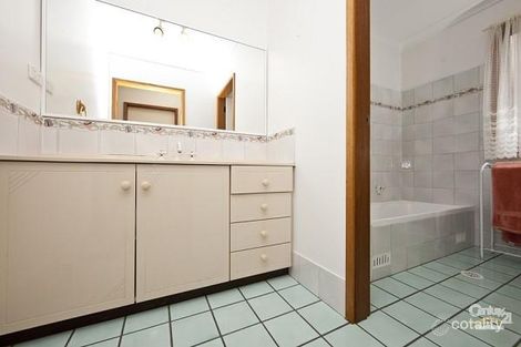 Property photo of 9 Grovelake Close Eleebana NSW 2282