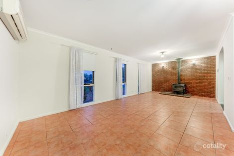 Property photo of 3 Warbler Close Werribee VIC 3030