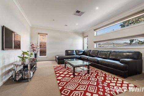 Property photo of 18 Barrington Circuit Caroline Springs VIC 3023