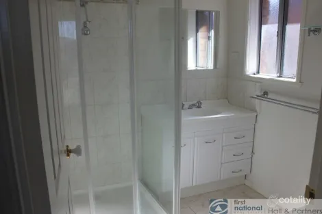 Property photo of 52 Trafalgar Way Cranbourne East VIC 3977