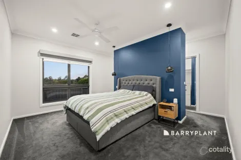 Property photo of 2 Boulton Place Drouin VIC 3818