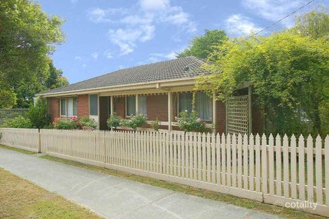 2 Penola Dr, Seville, VIC 3139