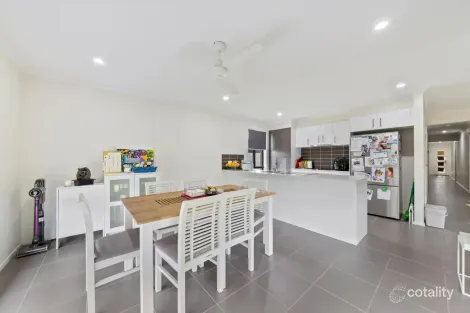 Property photo of 39 Denham Circuit Willow Vale QLD 4209