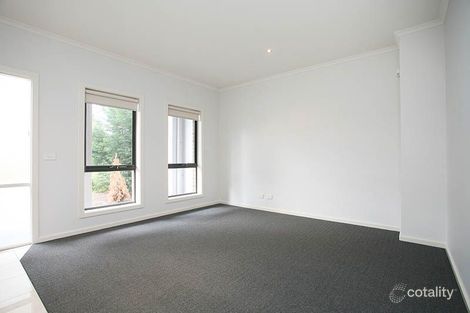 Property photo of 14 Bonniebird Lane South Morang VIC 3752