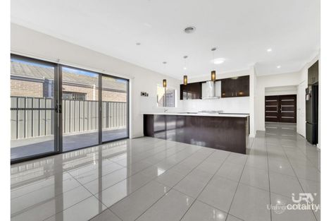 Property photo of 5 Dempster Drive Craigieburn VIC 3064